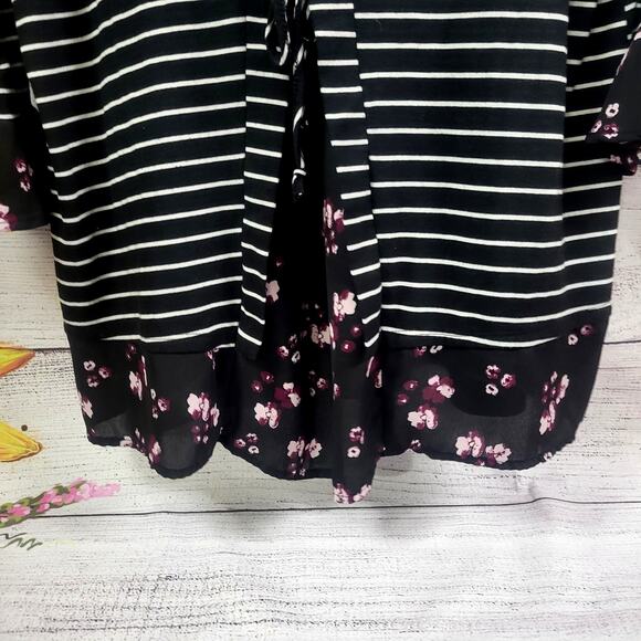 Terra & Sky Black White Stripe Lace Up Back Floral Ruffle Top Size 1X - Picture 2 of 6